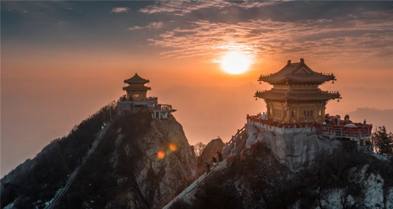 行走河南·读懂中国｜雪后老君山夜景美如画，震撼航拍视角来了！