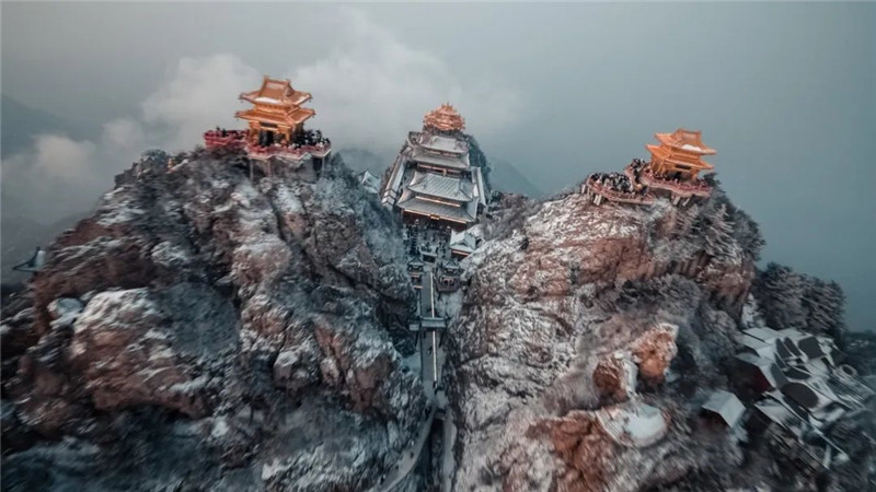 行走河南·读懂中国｜雪后老君山夜景美如画，震撼航拍视角来了！