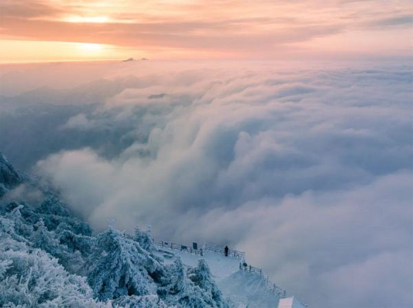 央視再次關(guān)注老君山：雪后盛宴美不勝收