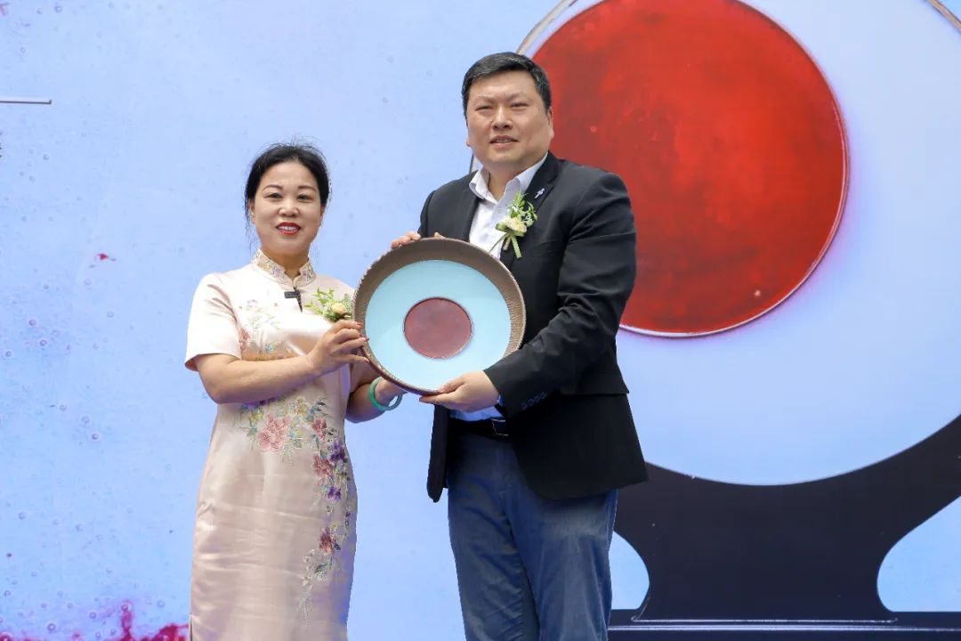 日月同辉--钧瓷烧制技艺代表性传承人杨志暨李胜强、杨晓平伉俪作品展在上海市群众艺术馆开 日月同辉--钧瓷烧制技艺代表性传承人杨志暨李胜强、杨晓平伉俪作品展在上海市群众艺术馆开