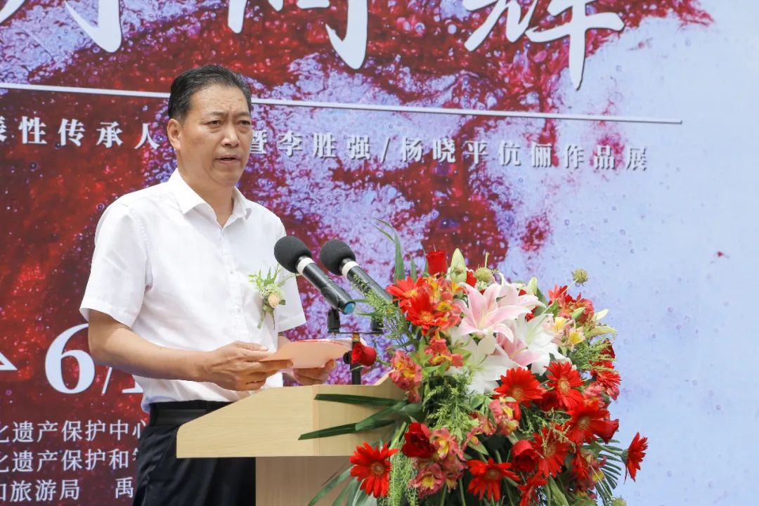 日月同辉--钧瓷烧制技艺代表性传承人杨志暨李胜强、杨晓平伉俪作品展在上海市群众艺术馆开 日月同辉--钧瓷烧制技艺代表性传承人杨志暨李胜强、杨晓平伉俪作品展在上海市群众艺术馆开