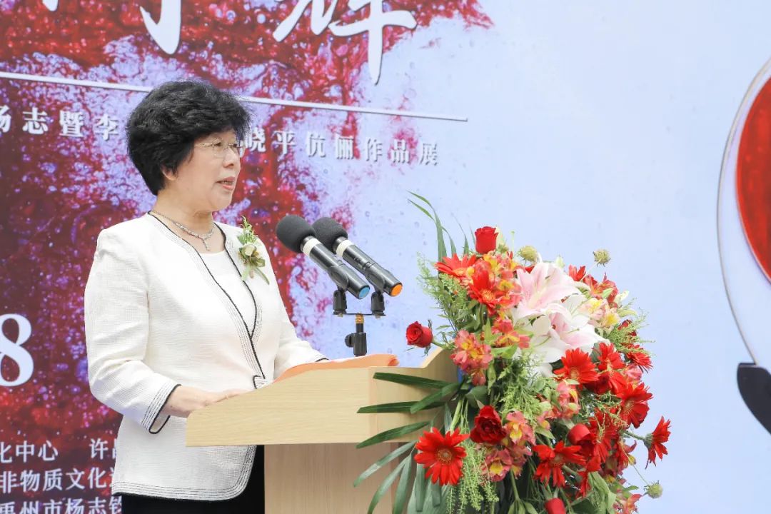 日月同辉--钧瓷烧制技艺代表性传承人杨志暨李胜强、杨晓平伉俪作品展在上海市群众艺术馆开 日月同辉--钧瓷烧制技艺代表性传承人杨志暨李胜强、杨晓平伉俪作品展在上海市群众艺术馆开