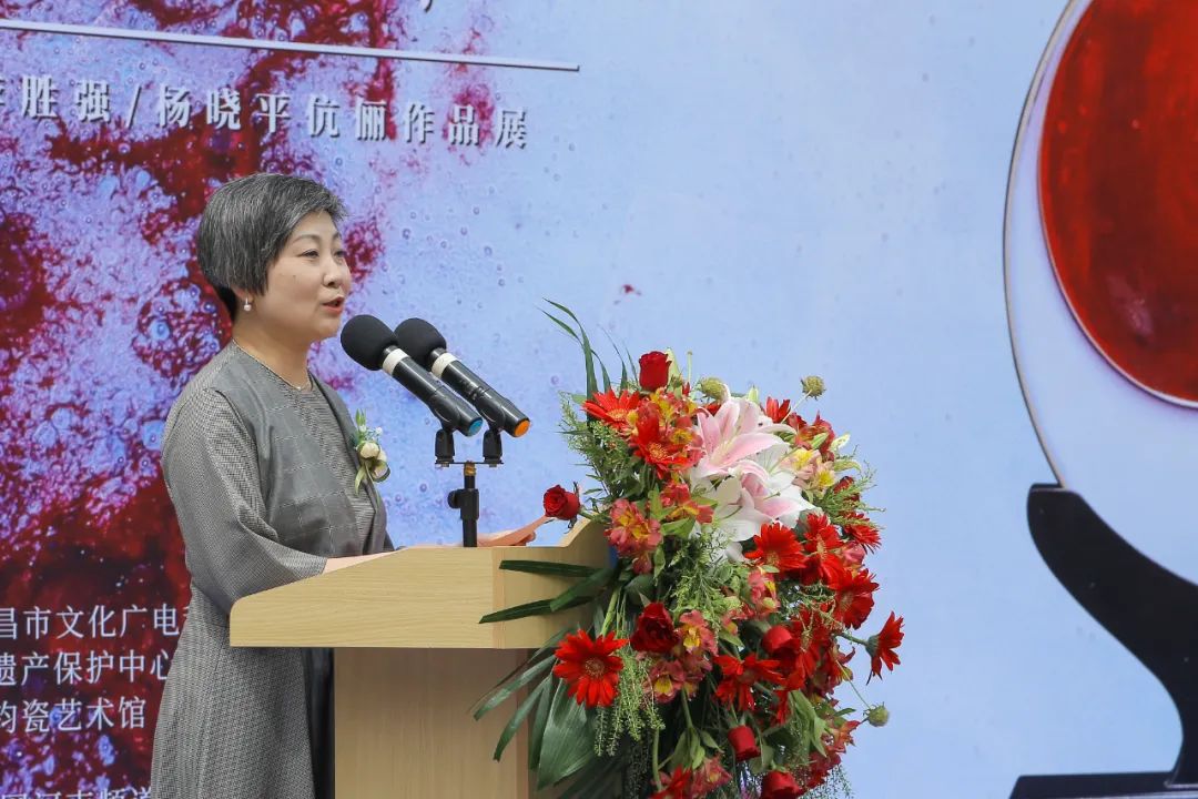 日月同辉--钧瓷烧制技艺代表性传承人杨志暨李胜强、杨晓平伉俪作品展在上海市群众艺术馆开 日月同辉--钧瓷烧制技艺代表性传承人杨志暨李胜强、杨晓平伉俪作品展在上海市群众艺术馆开