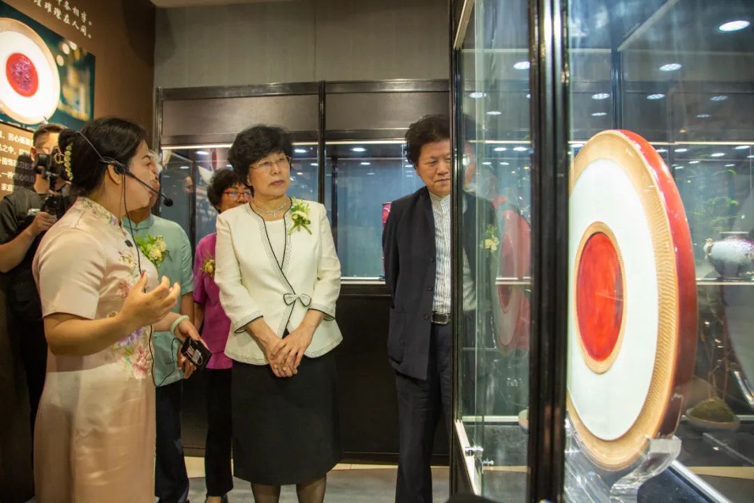 日月同辉--钧瓷烧制技艺代表性传承人杨志暨李胜强、杨晓平伉俪作品展在上海市群众艺术馆开 日月同辉--钧瓷烧制技艺代表性传承人杨志暨李胜强、杨晓平伉俪作品展在上海市群众艺术馆开