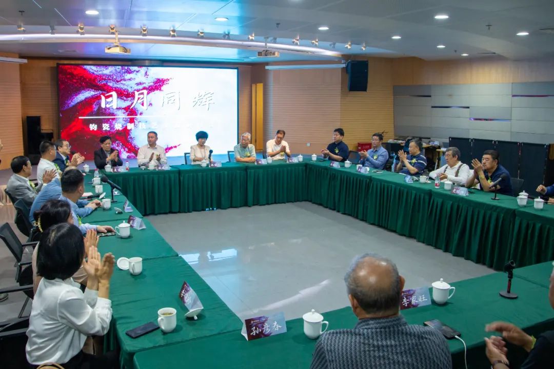日月同辉--钧瓷烧制技艺代表性传承人杨志暨李胜强、杨晓平伉俪作品展在上海市群众艺术馆开 日月同辉--钧瓷烧制技艺代表性传承人杨志暨李胜强、杨晓平伉俪作品展在上海市群众艺术馆开
