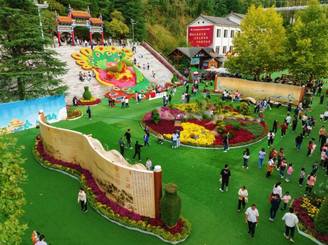 鸡冠洞 | 金秋新场景倍受追捧 国庆新体验赞不绝口 鸡冠洞 | 金秋新场景倍受追捧 国庆新体验赞不绝口