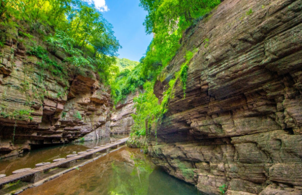 文明踏春 共享美景--龙潭大峡谷环保旅游在行动