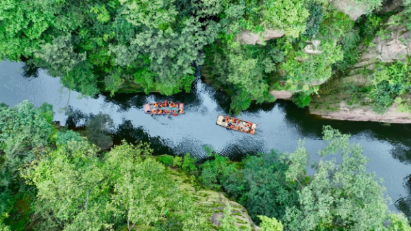 文明踏春 共享美景--龙潭大峡谷环保旅游在行动