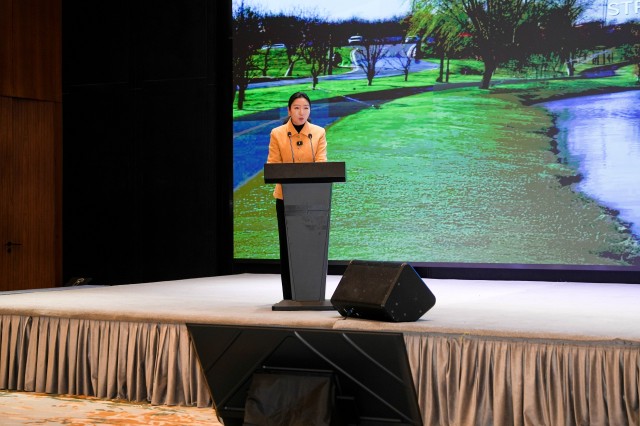 东天山骆驼队抵达黄河美岸·忆江南旅游度假区休整 豫疆文化交流盛典启幕 东天山骆驼队抵达黄河美岸·忆江南旅游度假区休整 豫疆文化交流盛典启幕