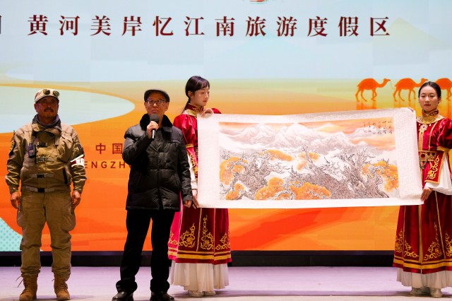 东天山骆驼队抵达黄河美岸·忆江南旅游度假区休整 豫疆文化交流盛典启幕 东天山骆驼队抵达黄河美岸·忆江南旅游度假区休整 豫疆文化交流盛典启幕