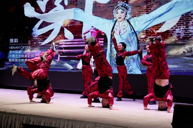 东天山骆驼队抵达黄河美岸·忆江南旅游度假区休整 豫疆文化交流盛典启幕 东天山骆驼队抵达黄河美岸·忆江南旅游度假区休整 豫疆文化交流盛典启幕