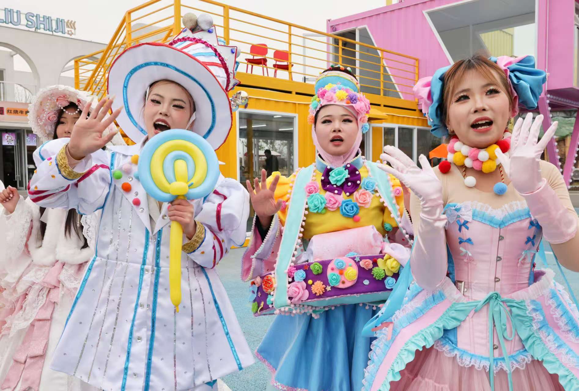 新晋AAA景区米奇王国盛大开业 “鲁山映瑞”首届新春灯会同步启幕 ——潮玩演艺与光影盛宴点